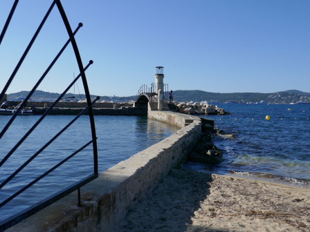 La plage des Cigales, dont je connais depuis toujours le moindre grain de sable, mon endroit refuge, douceur, ma maison de sable, de sel et d'eau.