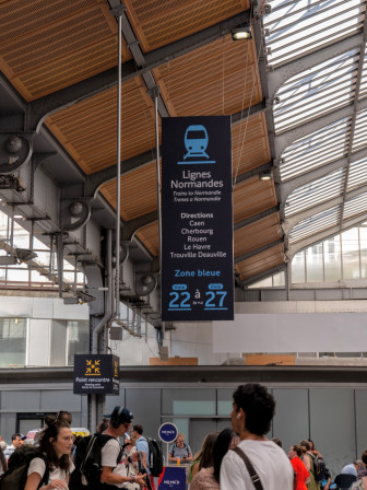 Hall de la gare Saint Lazare, un soir de printemps 2026
